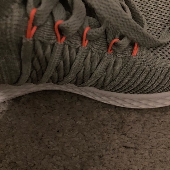 Cushionaire Women's Sneakers Gray Size 8.5 - Picture 4 of 4